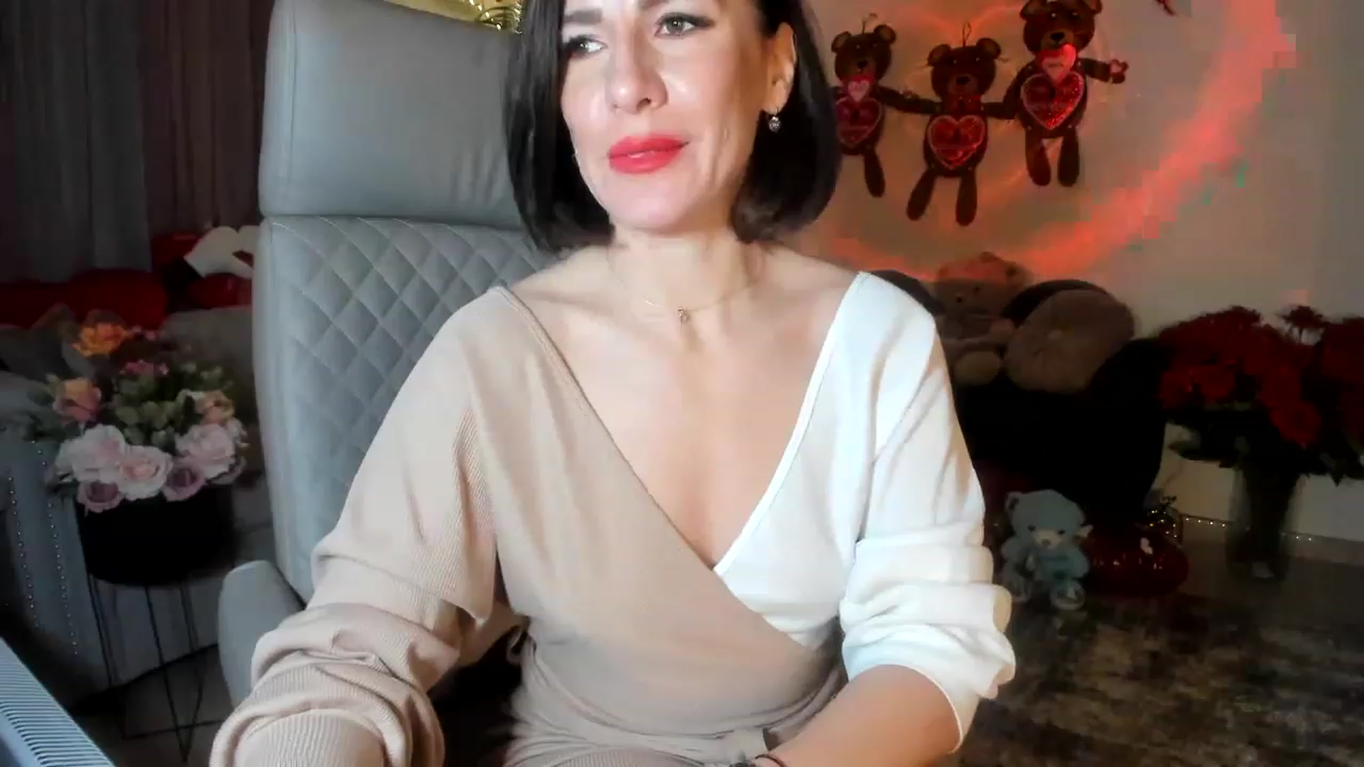Gallery image thumbnail from Aarte_miss's myfreecams stream on, 02/08/2023, 02:23 image 20 of 20