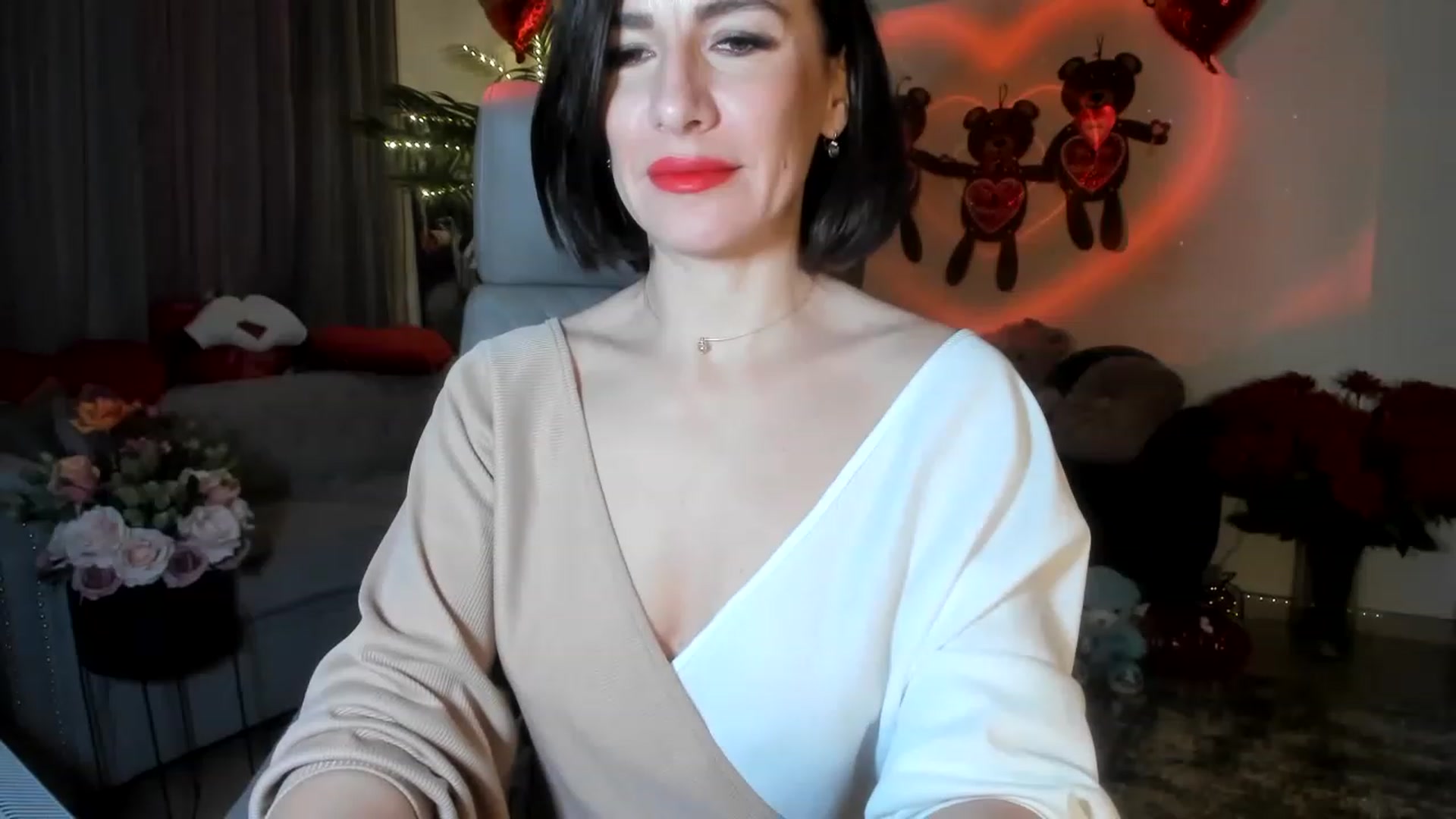 Gallery image thumbnail from Aarte_miss's myfreecams stream on, 02/08/2023, 02:23 image 3 of 20