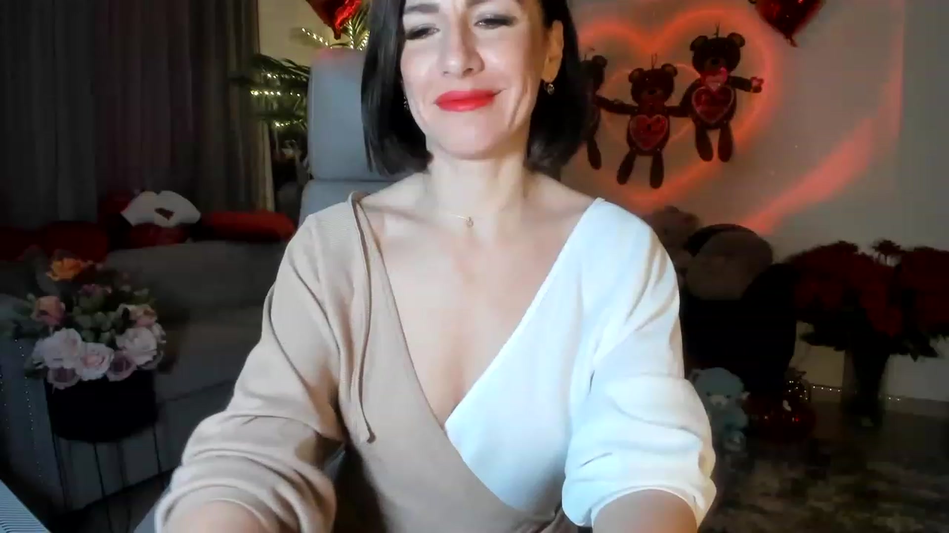 Gallery image thumbnail from Aarte_miss's myfreecams stream on, 02/08/2023, 02:23 image 4 of 20