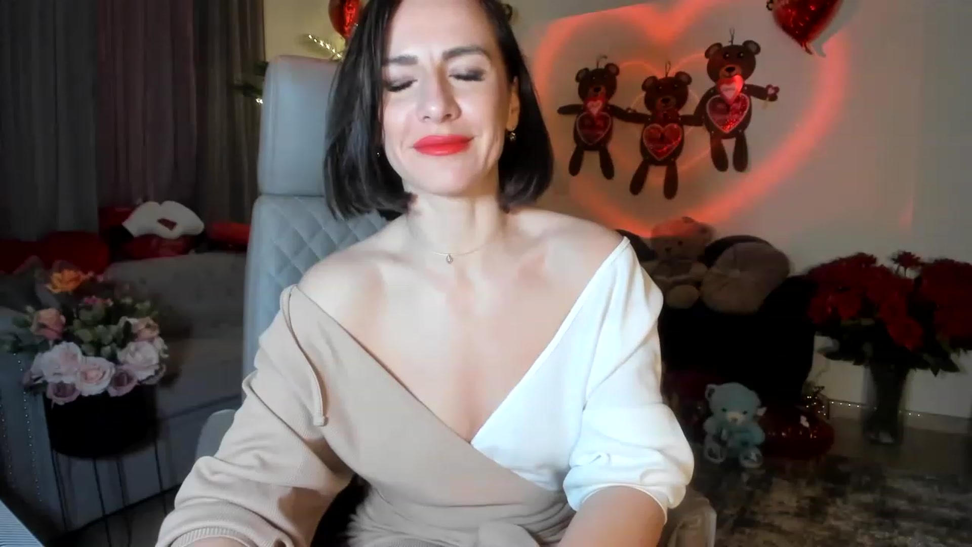 Gallery image thumbnail from Aarte_miss's myfreecams stream on, 02/08/2023, 02:23 image 6 of 20