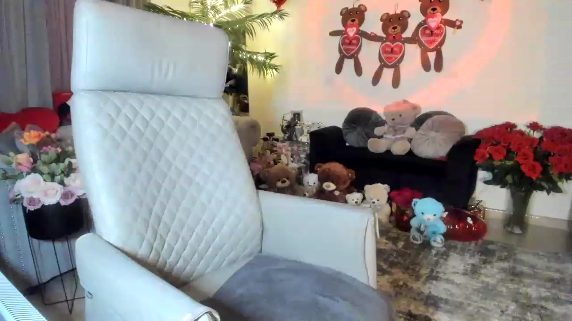 Gallery image thumbnail from Aarte_miss's myfreecams stream on, 02/08/2023, 02:23 image 16 of 20
