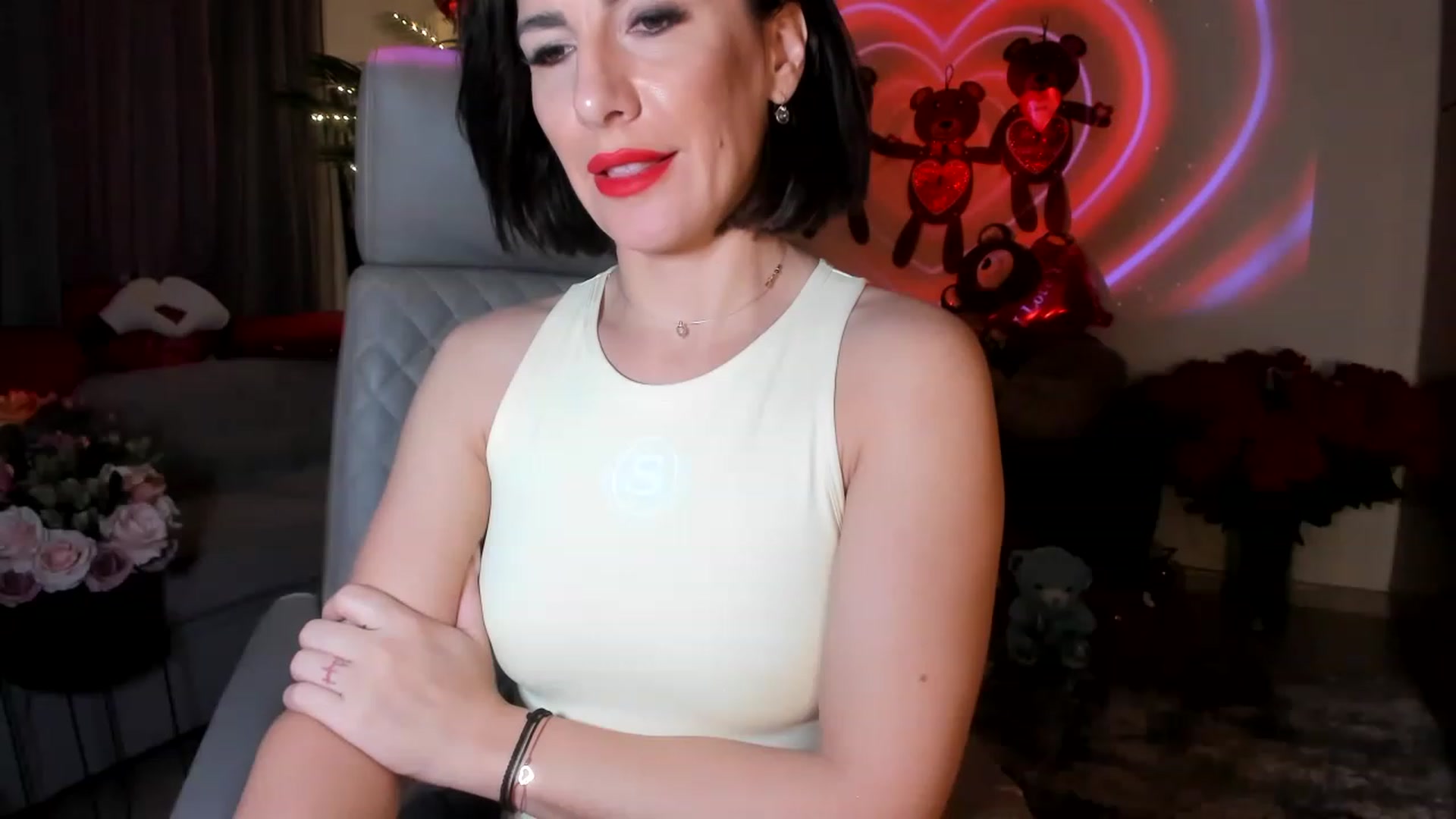 Gallery image thumbnail from Aarte_miss's myfreecams stream on, 02/11/2023, 02:07 image 9 of 20