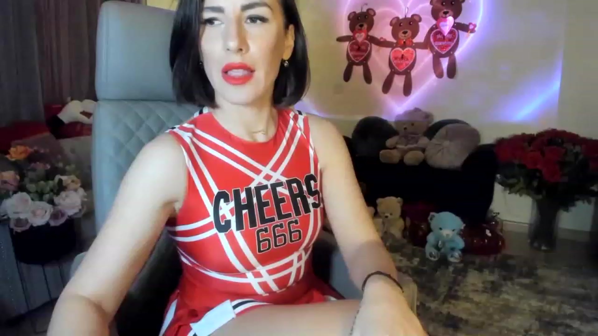 Gallery image thumbnail from Aarte_miss's myfreecams stream on, 02/12/2023, 24:10 image 9 of 20