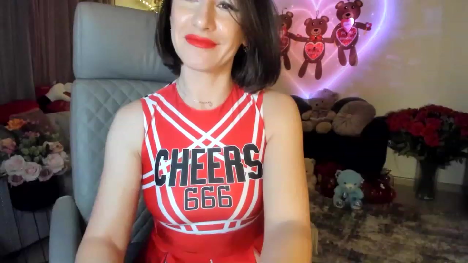 Gallery image thumbnail from Aarte_miss's myfreecams stream on, 02/12/2023, 24:10 image 11 of 20