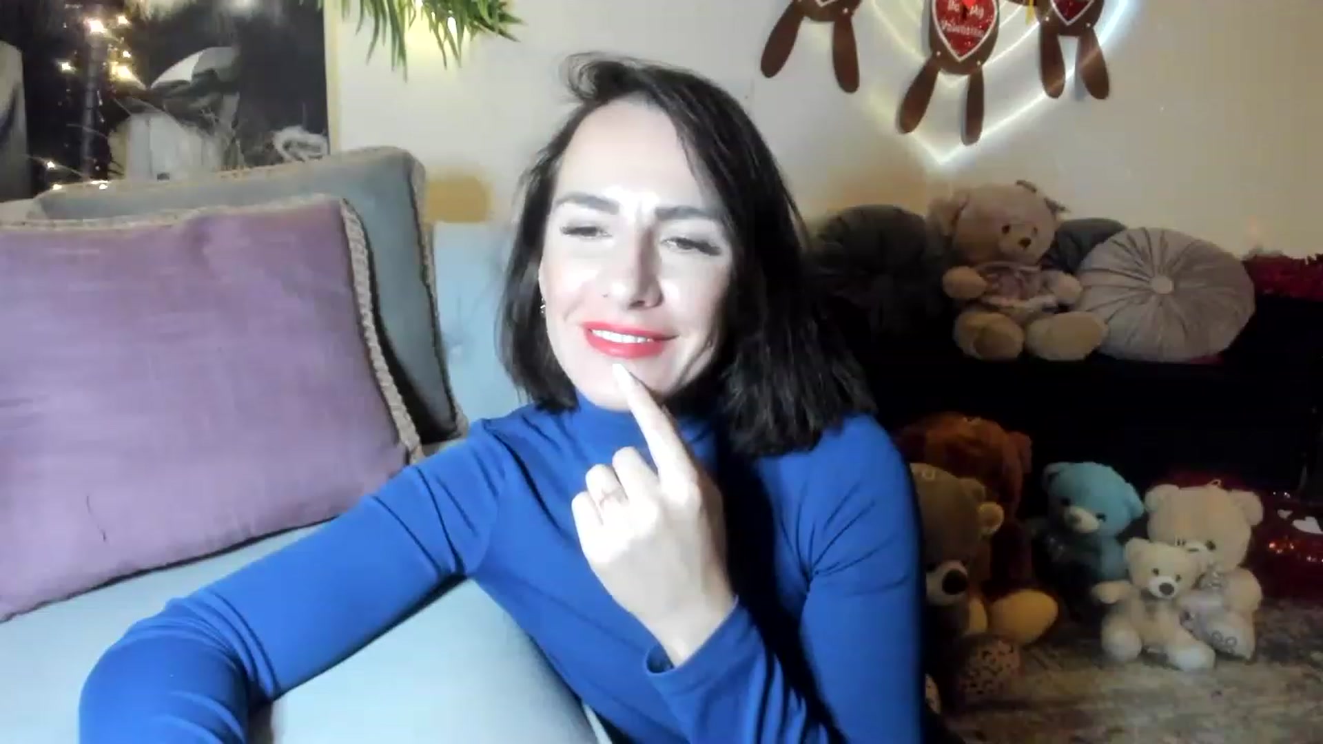 Gallery image thumbnail from Aarte_miss's myfreecams stream on, 02/12/2023, 20:26 image 15 of 20