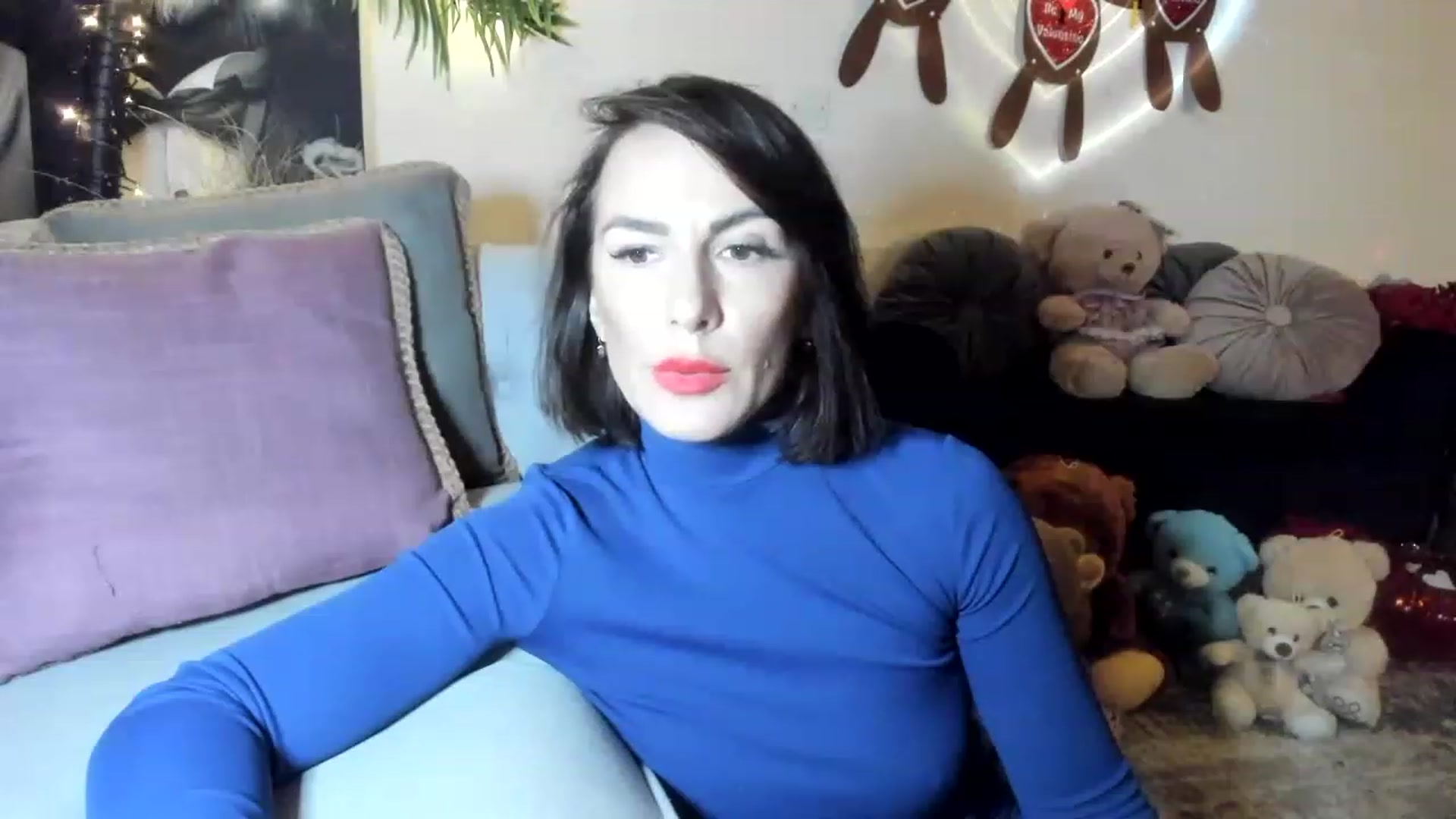 Gallery image thumbnail from Aarte_miss's myfreecams stream on, 02/12/2023, 20:26 image 16 of 20