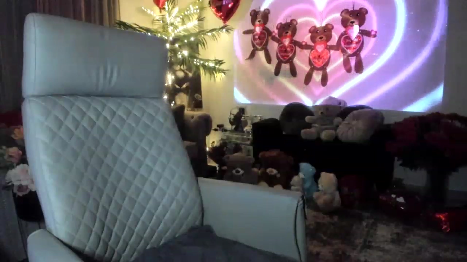 Gallery image thumbnail from Aarte_miss's myfreecams stream on, 02/14/2023, 04:05 image 15 of 20
