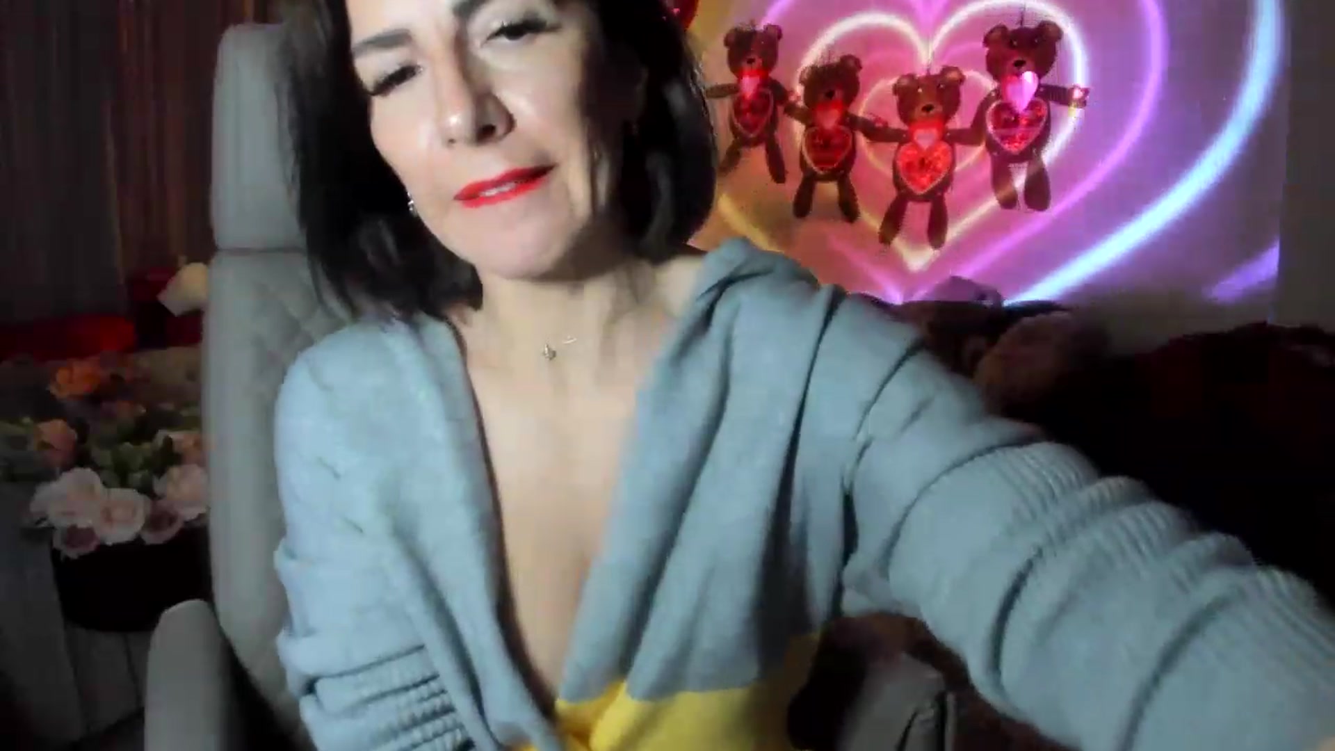 Gallery image thumbnail from Aarte_miss's myfreecams stream on, 02/14/2023, 04:05 image 16 of 20