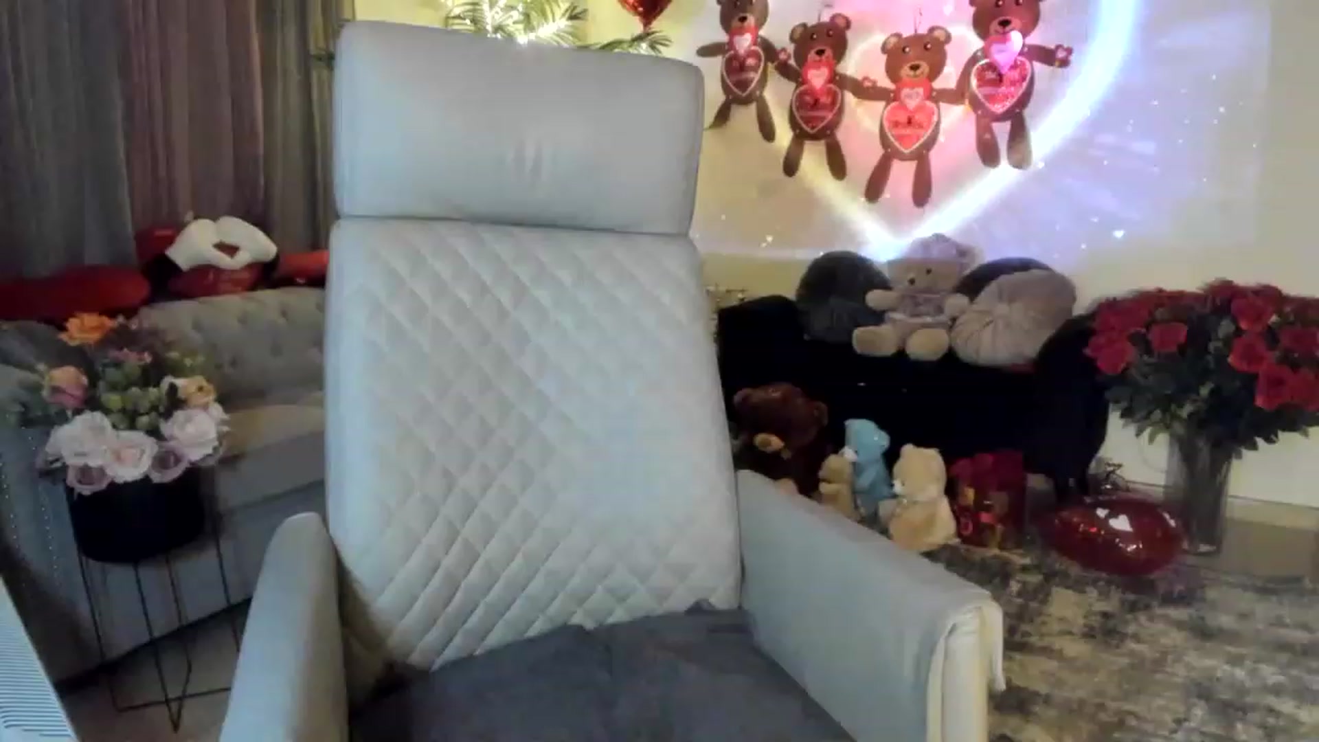 Gallery image thumbnail from Aarte_miss's myfreecams stream on, 02/15/2023, 04:05 image 2 of 20