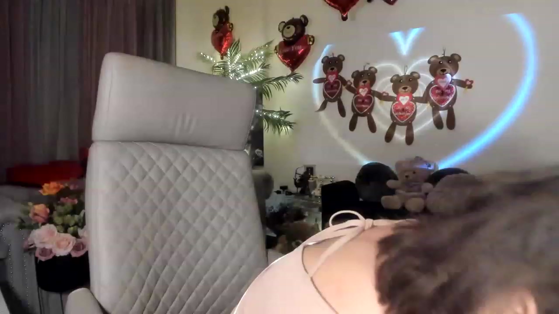 Gallery image thumbnail from Aarte_miss's myfreecams stream on, 02/18/2023, 24:21 image 1 of 20