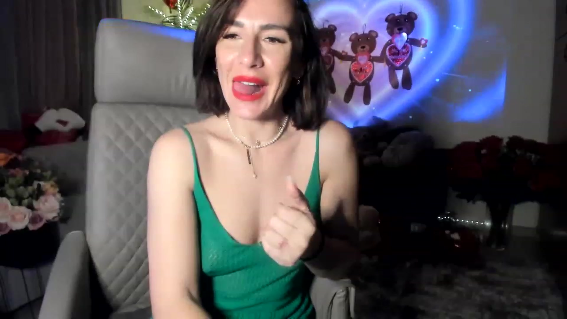 Gallery image thumbnail from Aarte_miss's myfreecams stream on, 02/19/2023, 24:01 image 15 of 20