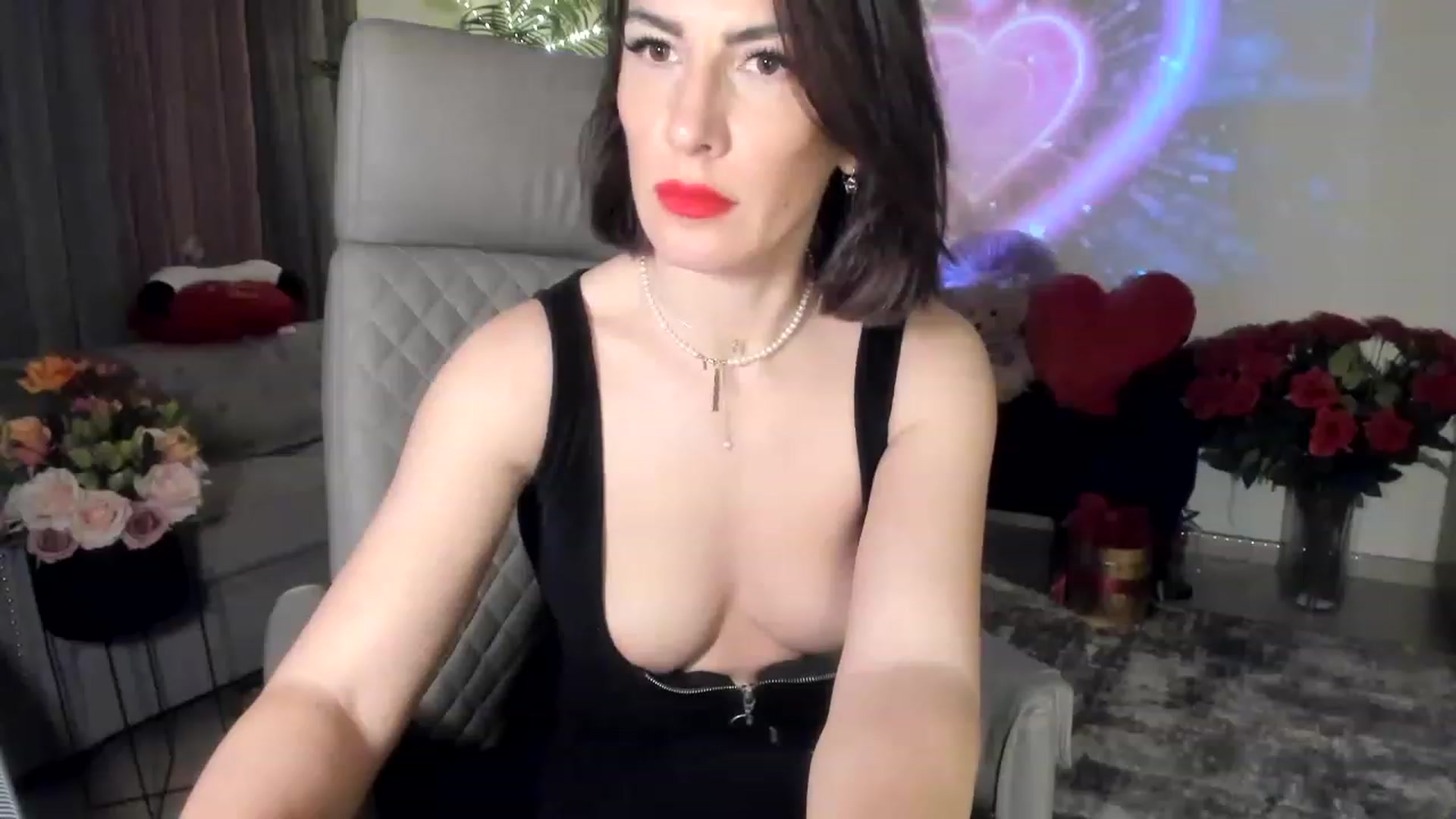 Gallery image thumbnail from Aarte_miss's myfreecams stream on, 02/23/2023, 02:24 image 1 of 20