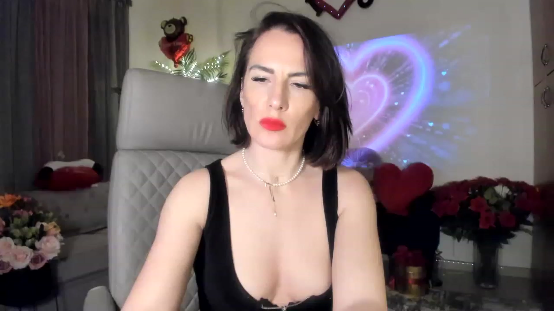 Gallery image thumbnail from Aarte_miss's myfreecams stream on, 02/23/2023, 02:24 image 7 of 20