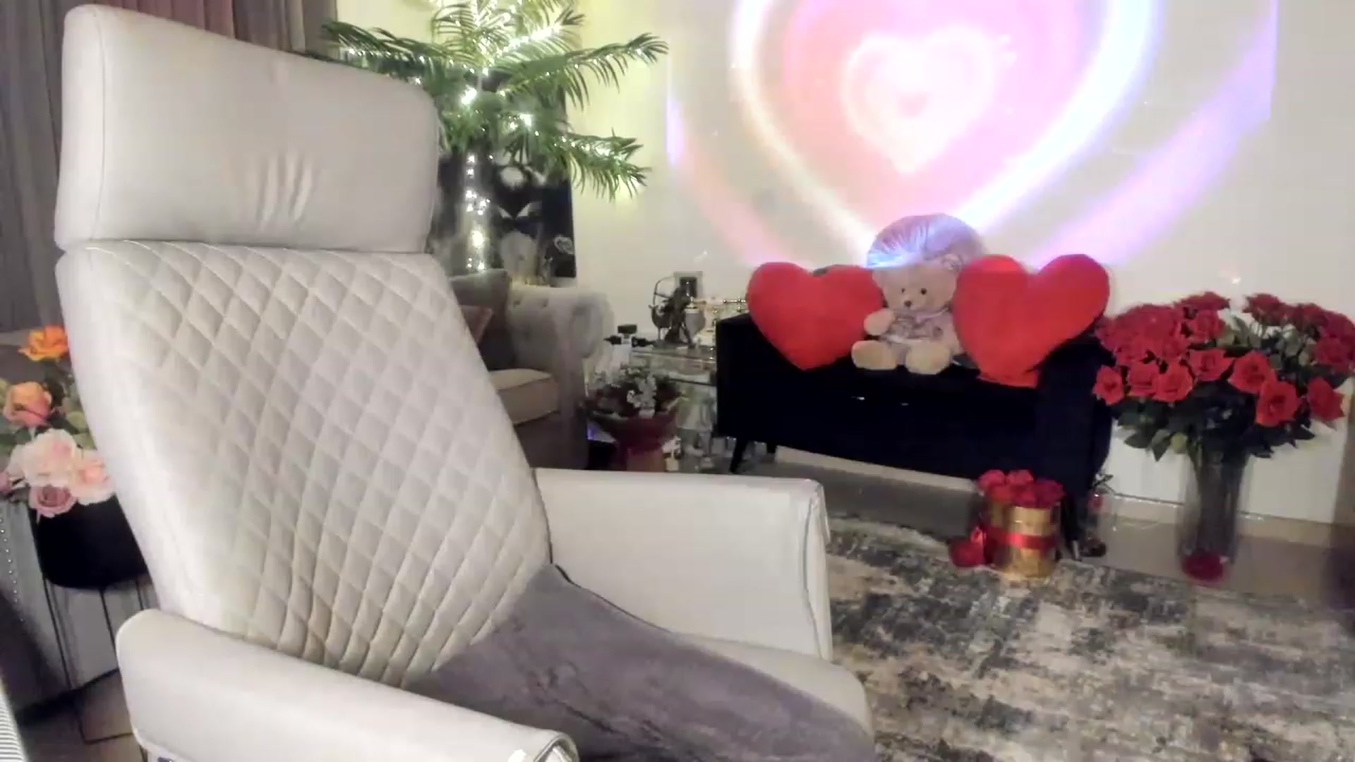 Gallery image thumbnail from Aarte_miss's myfreecams stream on, 02/24/2023, 24:25 image 8 of 20