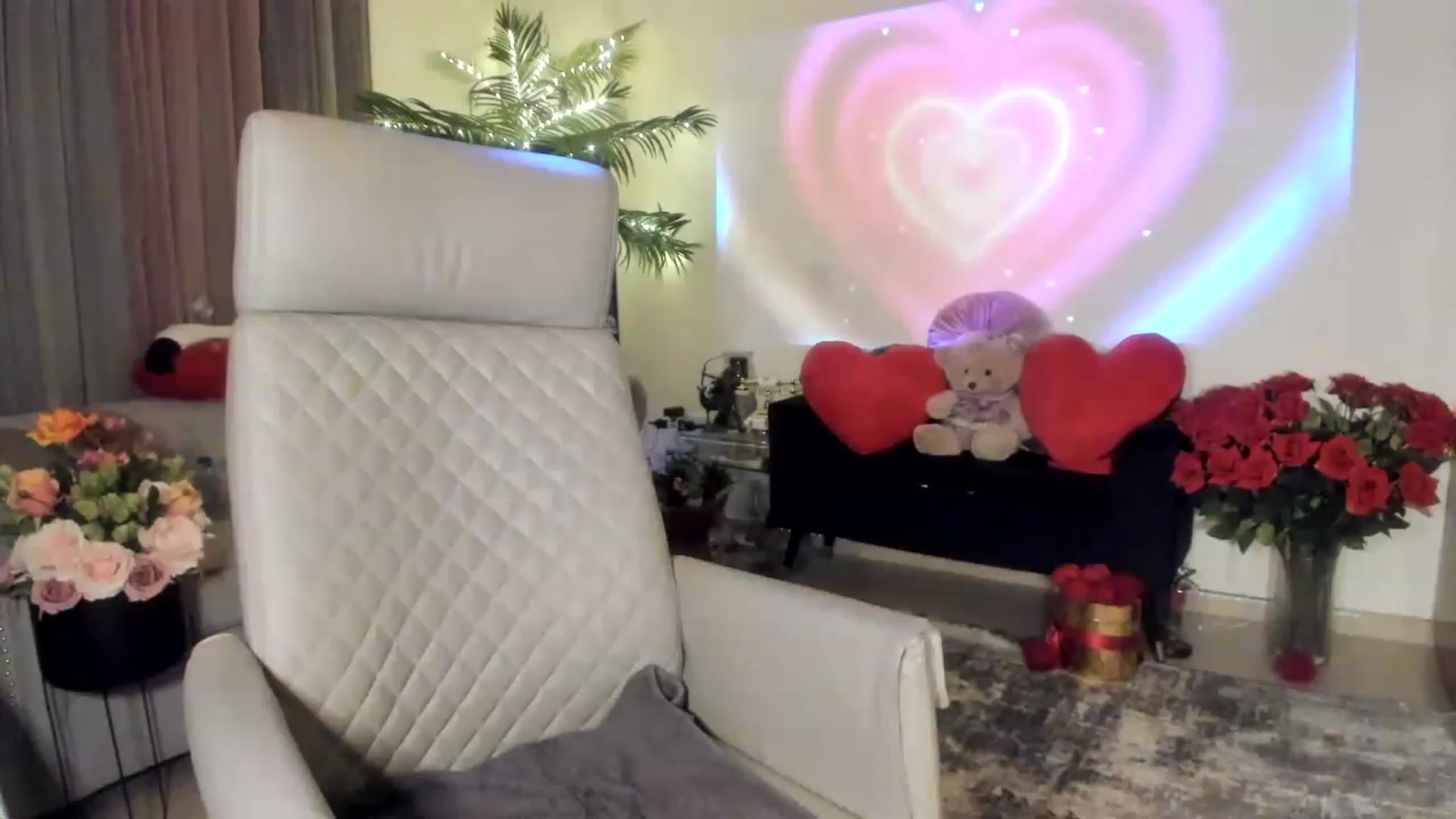 Gallery image thumbnail from Aarte_miss's myfreecams stream on, 02/24/2023, 24:25 image 3 of 20