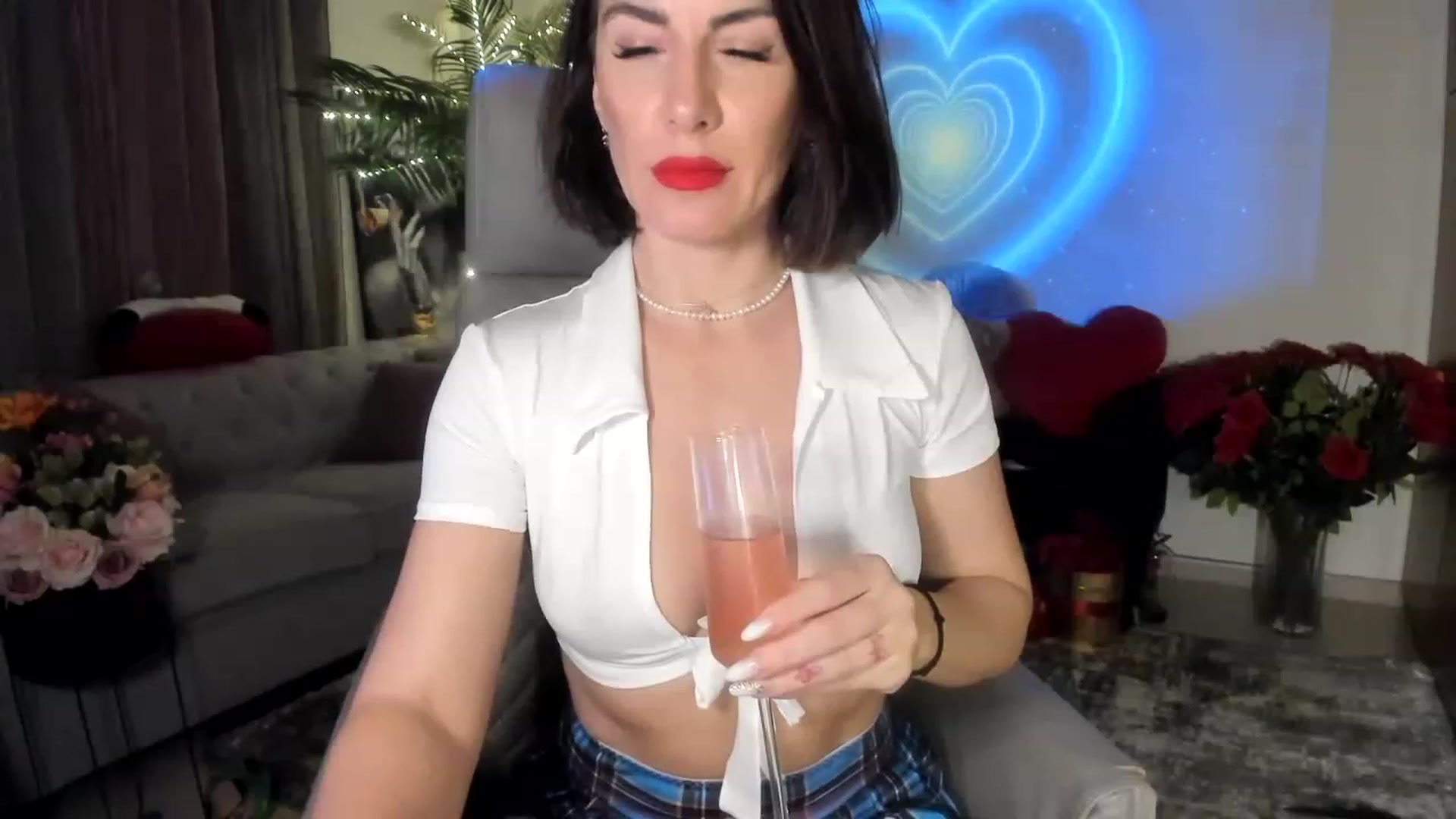 Gallery image thumbnail from Aarte_miss's myfreecams stream on, 02/25/2023, 21:54 image 14 of 20