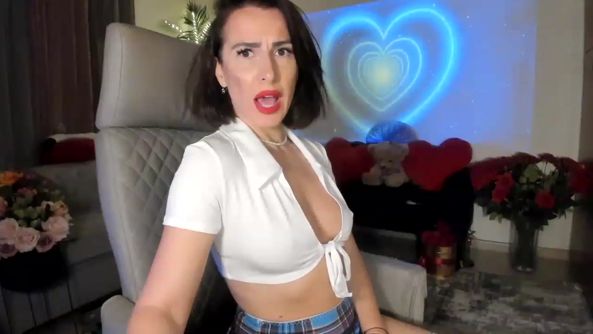 Gallery image thumbnail from Aarte_miss's myfreecams stream on, 02/25/2023, 22:34 image 6 of 20