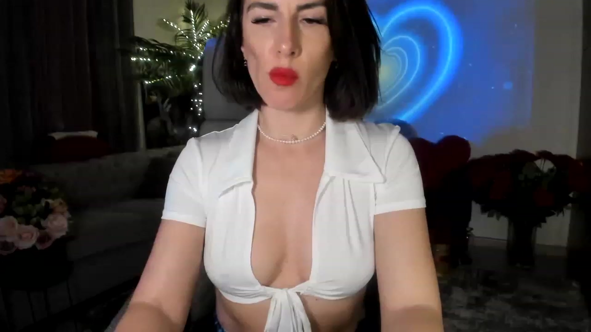 Gallery image thumbnail from Aarte_miss's myfreecams stream on, 02/25/2023, 22:34 image 10 of 20