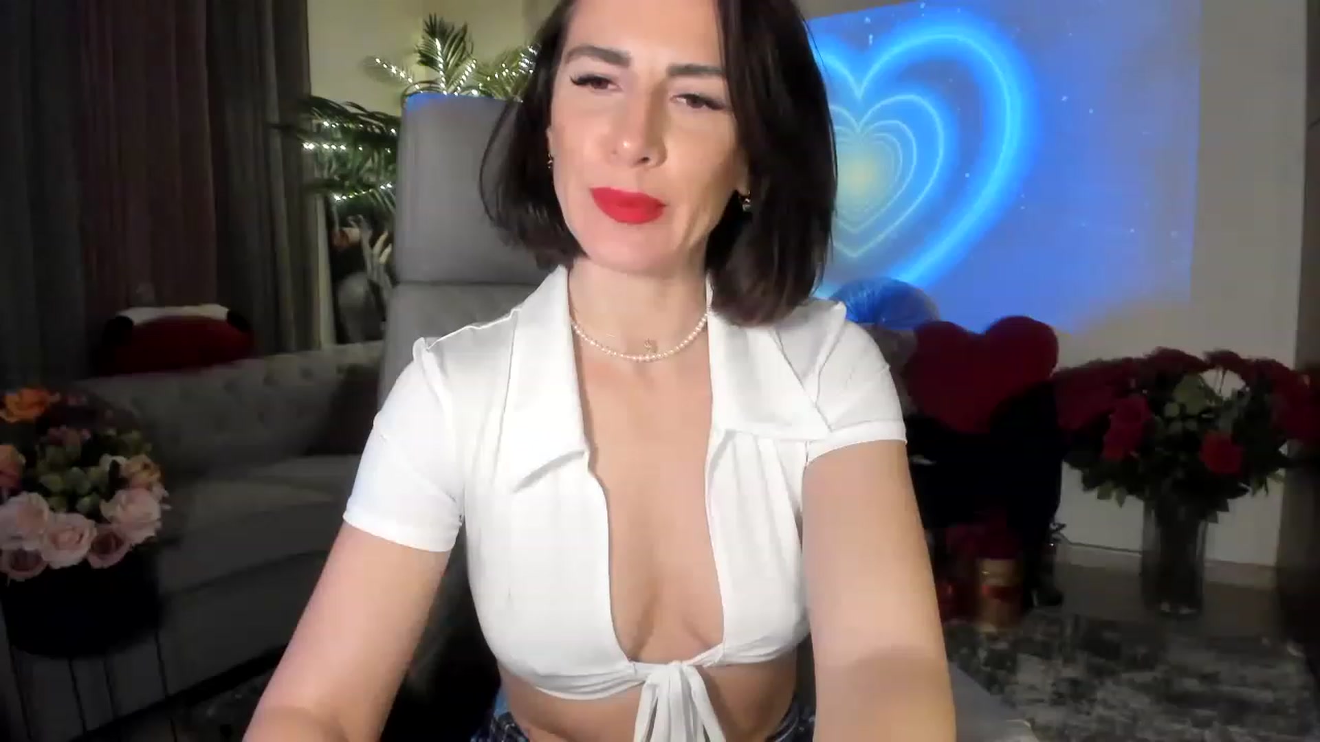 Gallery image thumbnail from Aarte_miss's myfreecams stream on, 02/25/2023, 22:34 image 14 of 20