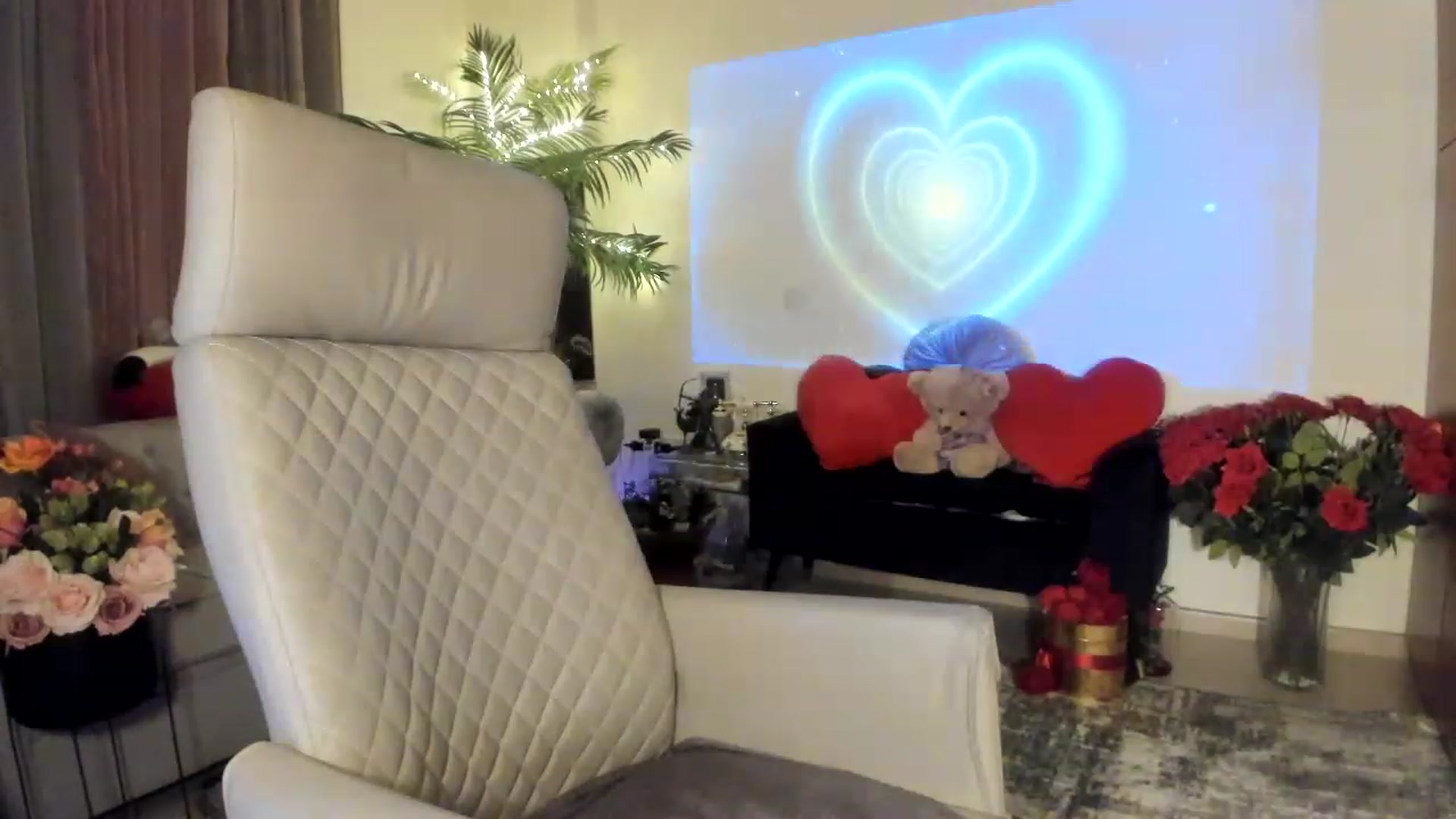 Gallery image thumbnail from Aarte_miss's myfreecams stream on, 02/25/2023, 22:34 image 19 of 20