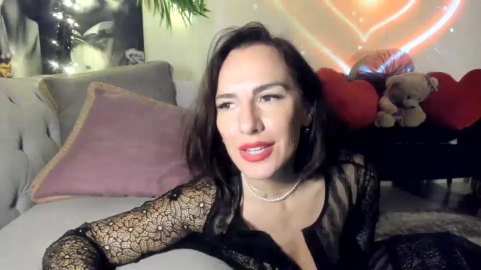 Gallery image thumbnail from Aarte_miss's myfreecams stream on, 02/27/2023, 24:04 image 3 of 20