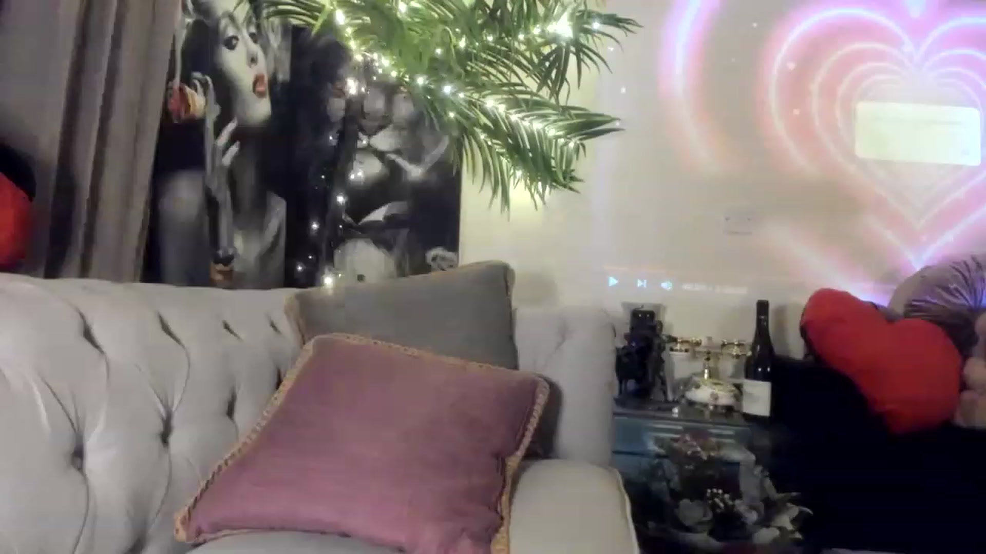 Gallery image thumbnail from Aarte_miss's myfreecams stream on, 02/27/2023, 01:13 image 16 of 20