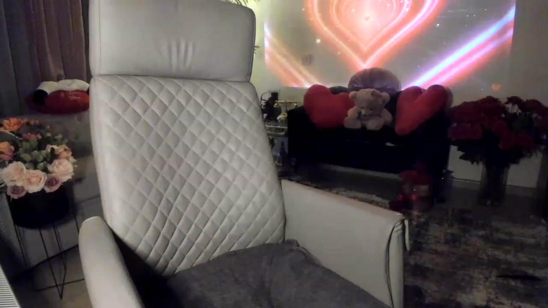 Gallery image thumbnail from Aarte_miss's myfreecams stream on, 02/28/2023, 01:27 image 7 of 20