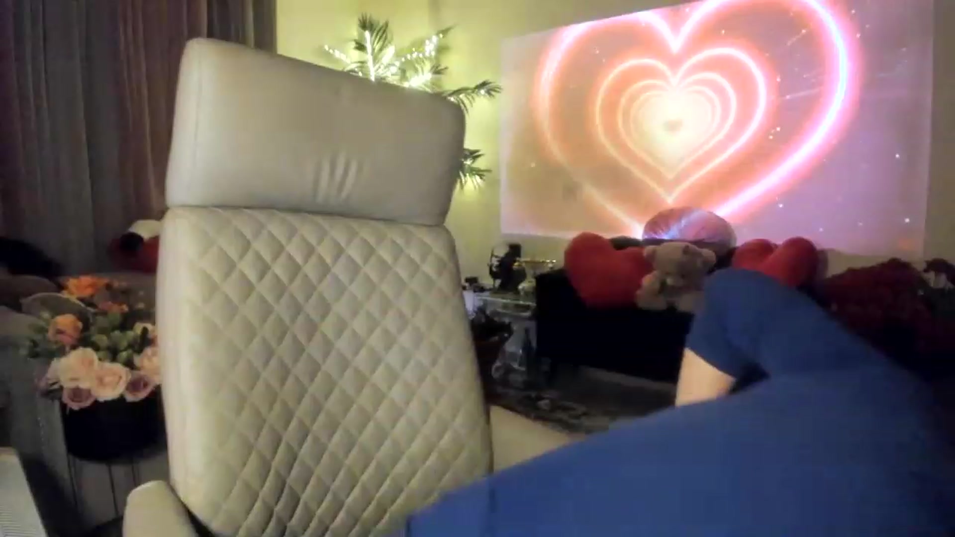 Gallery image thumbnail from Aarte_miss's myfreecams stream on, 02/28/2023, 04:01 image 11 of 20