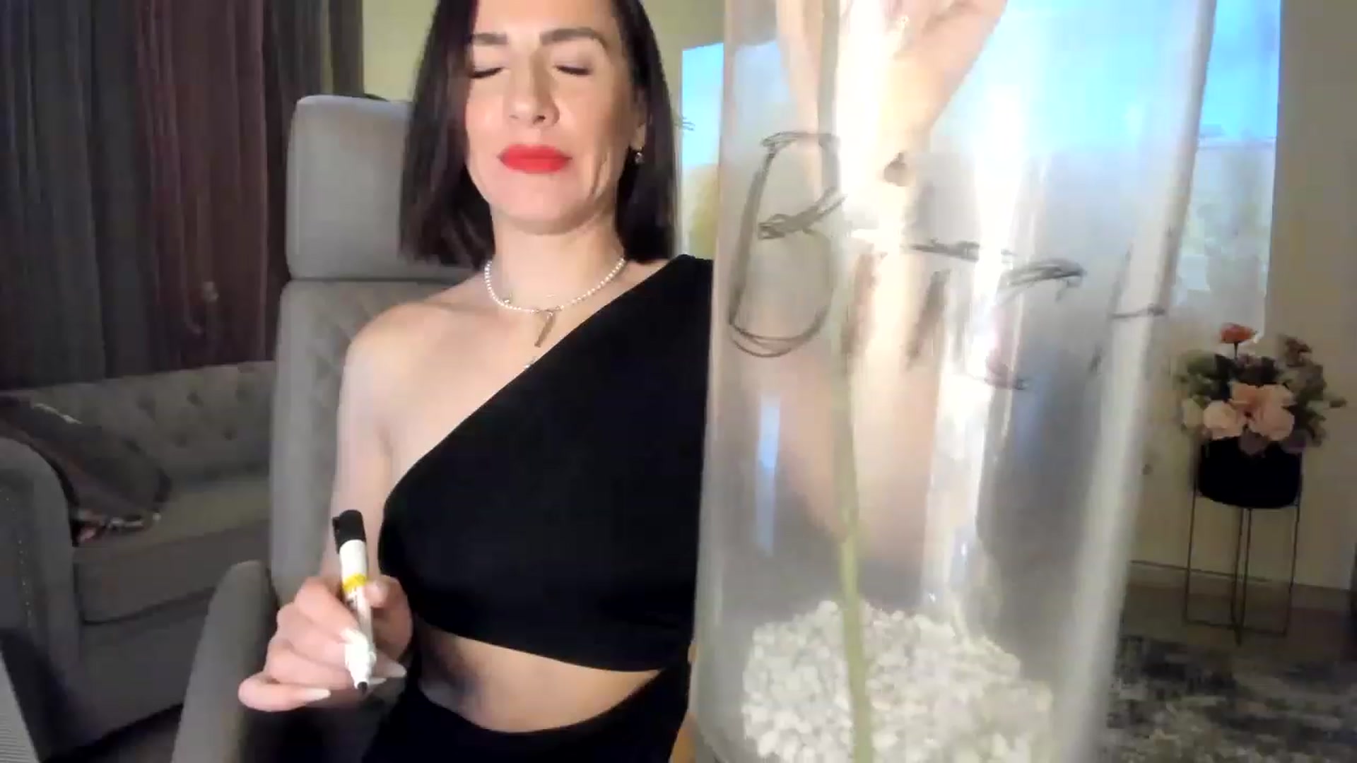 Gallery image thumbnail from Aarte_miss's myfreecams stream on, 03/02/2023, 02:43 image 6 of 20