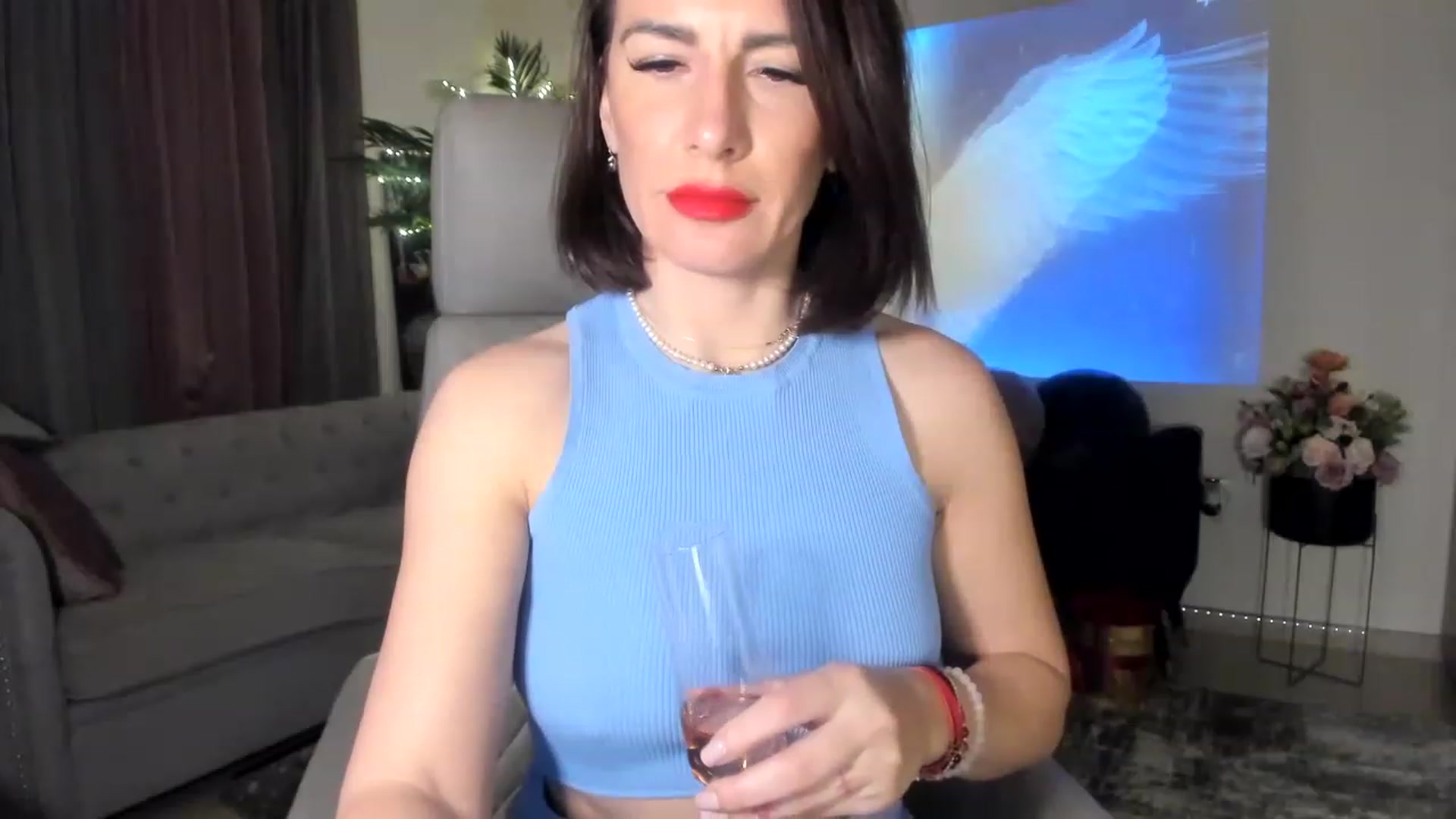 Gallery image thumbnail from Aarte_miss's myfreecams stream on, 03/17/2023, 22:04 image 9 of 20