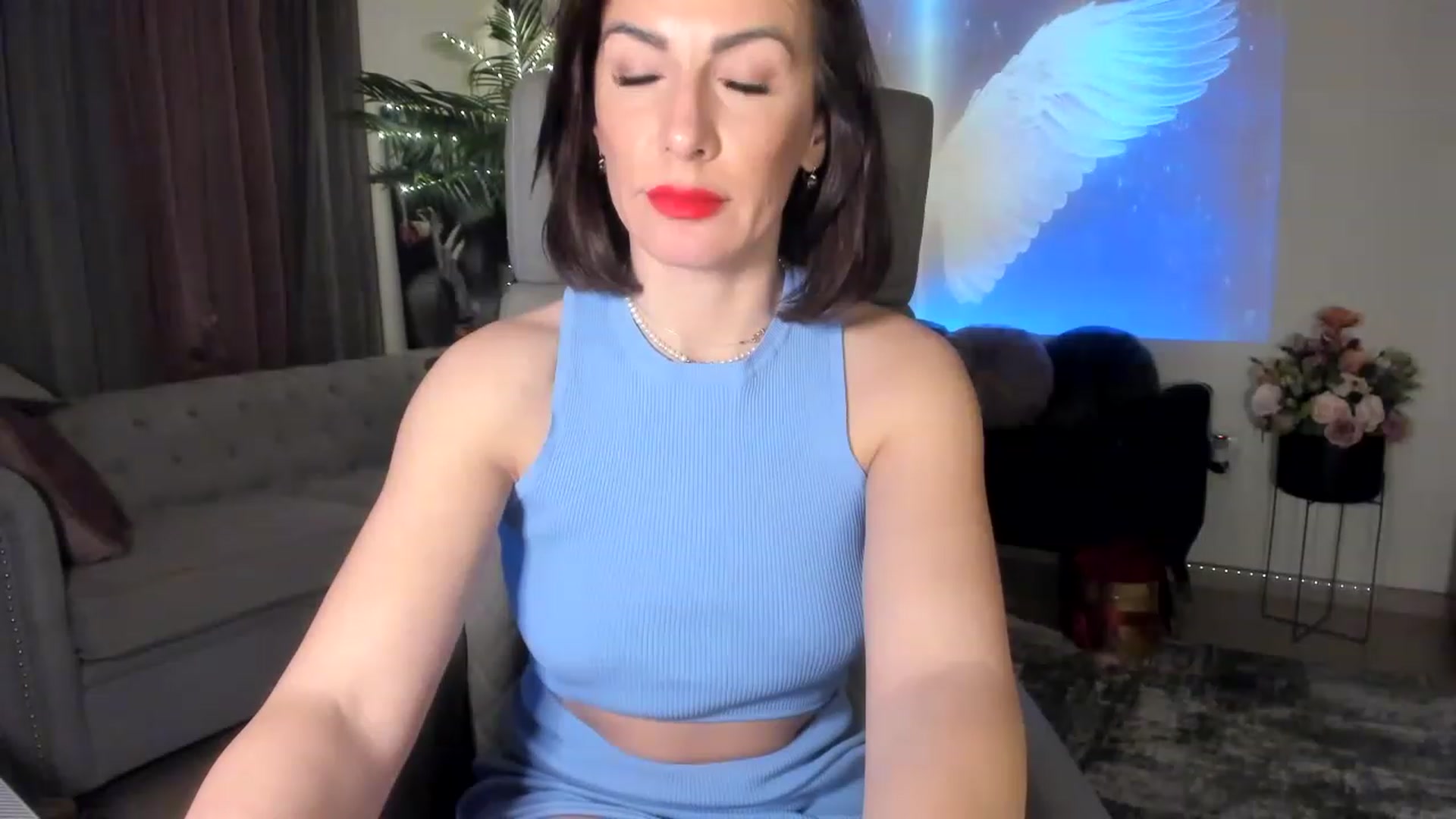 Gallery image thumbnail from Aarte_miss's myfreecams stream on, 03/17/2023, 22:04 image 10 of 20