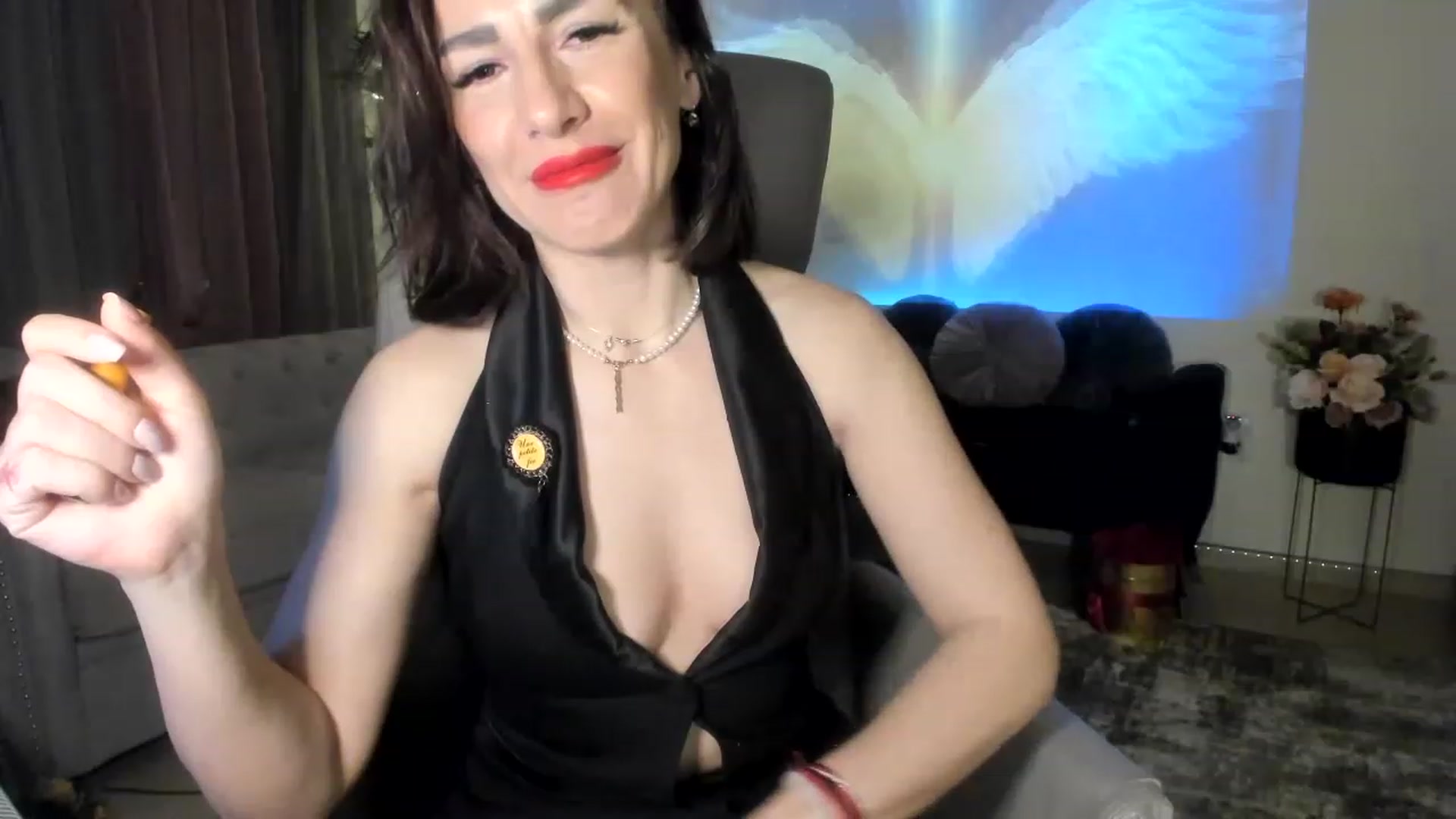 Gallery image thumbnail from Aarte_miss's myfreecams stream on, 03/19/2023, 18:16 image 4 of 20