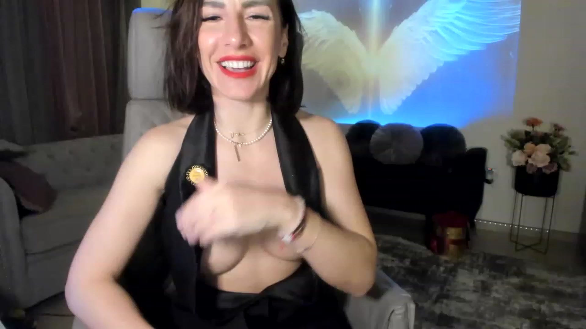 Gallery image thumbnail from Aarte_miss's myfreecams stream on, 03/19/2023, 19:12 image 17 of 20