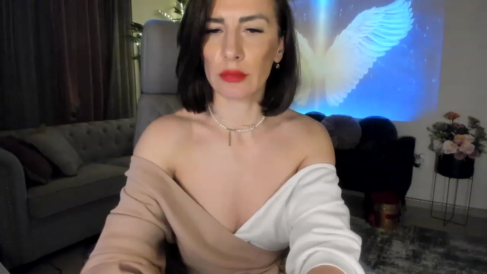 Gallery image thumbnail from Aarte_miss's myfreecams stream on, 03/21/2023, 17:37 image 18 of 20