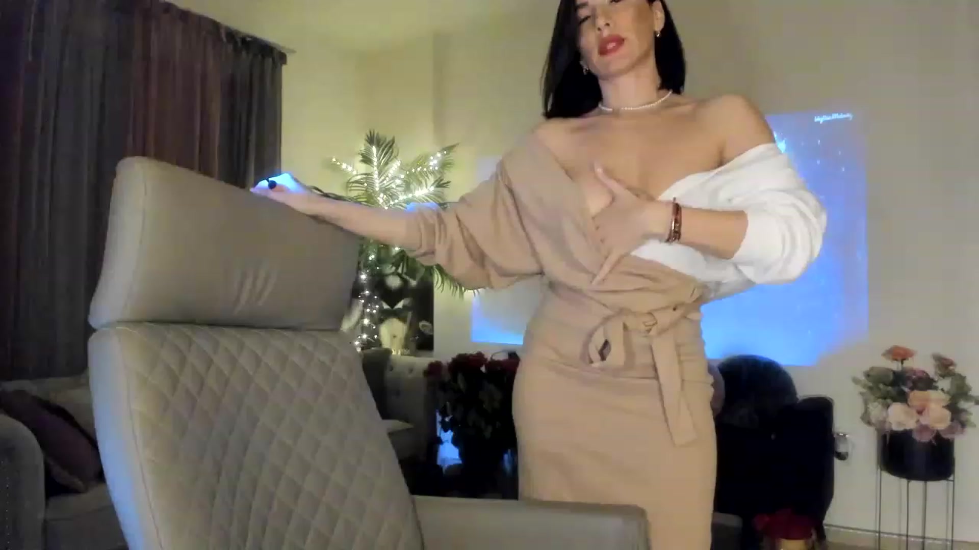 Gallery image thumbnail from Aarte_miss's myfreecams stream on, 03/21/2023, 18:22 image 5 of 20