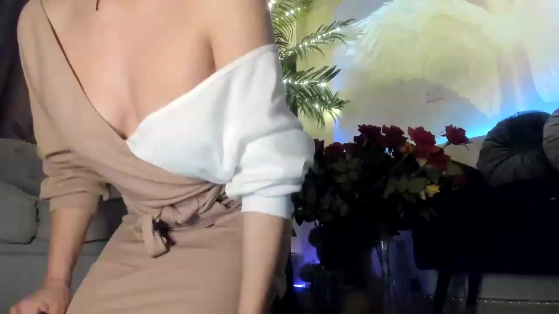 Gallery image thumbnail from Aarte_miss's myfreecams stream on, 03/21/2023, 18:22 image 11 of 20