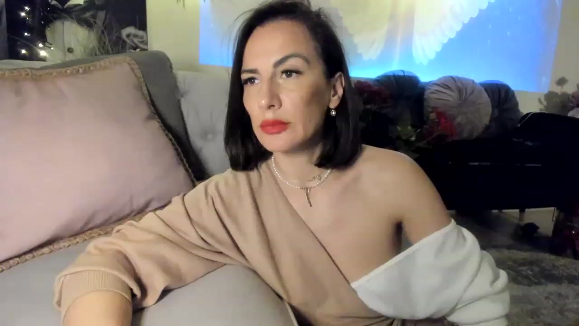 Gallery image thumbnail from Aarte_miss's myfreecams stream on, 03/21/2023, 18:22 image 20 of 20