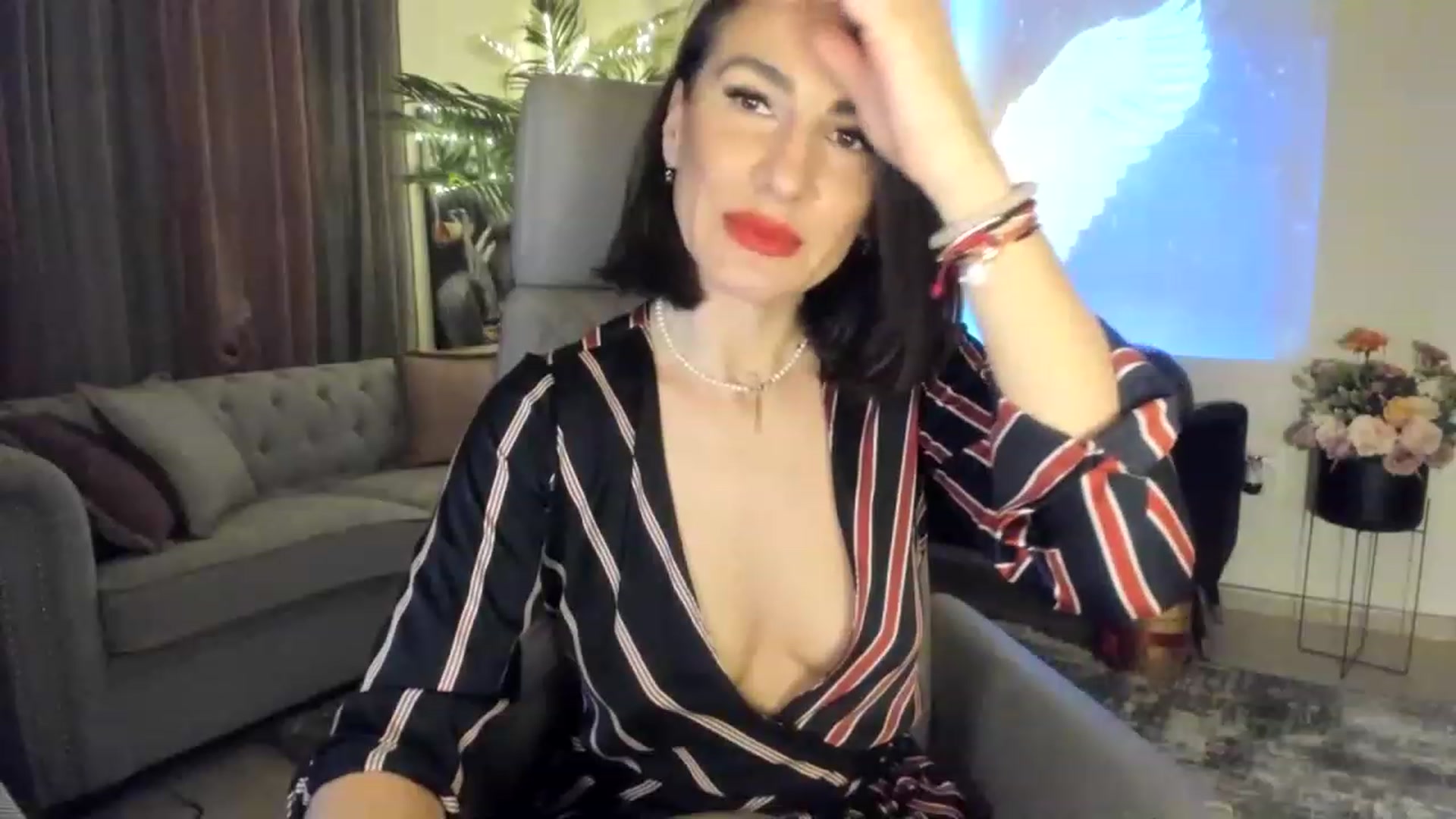 Gallery image thumbnail from Aarte_miss's myfreecams stream on, 03/24/2023, 20:41 image 4 of 20