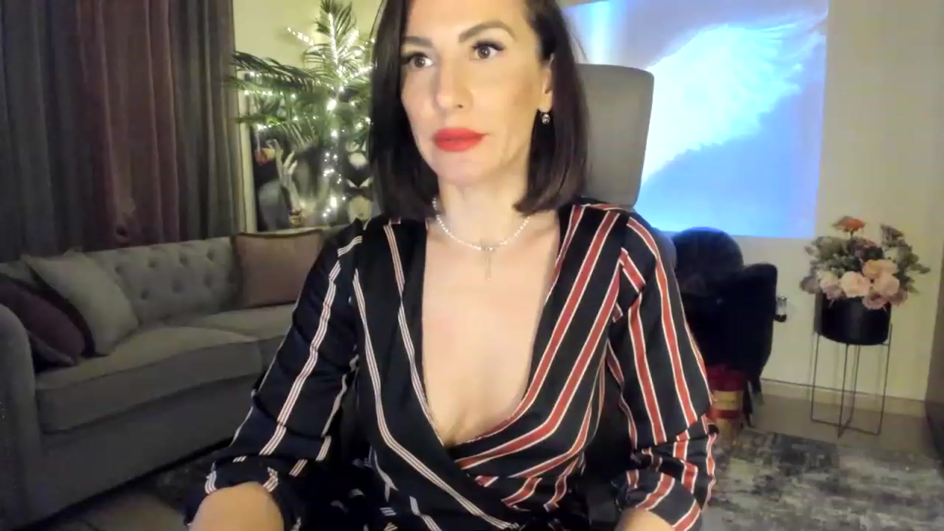 Gallery image thumbnail from Aarte_miss's myfreecams stream on, 03/24/2023, 22:03 image 3 of 20