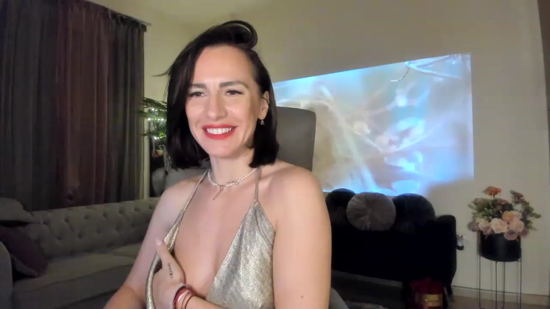 Gallery image thumbnail from Aarte_miss's myfreecams stream on, 03/25/2023, 23:45 image 14 of 20