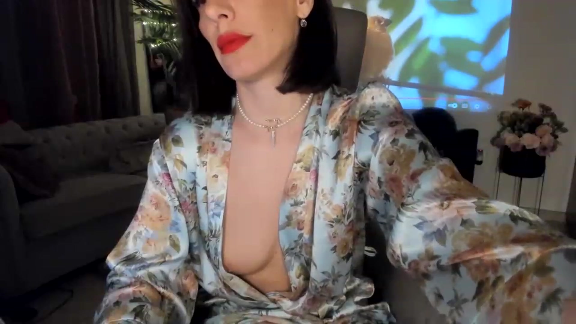Gallery image thumbnail from Aarte_miss's myfreecams stream on, 03/30/2023, 22:23 image 7 of 20