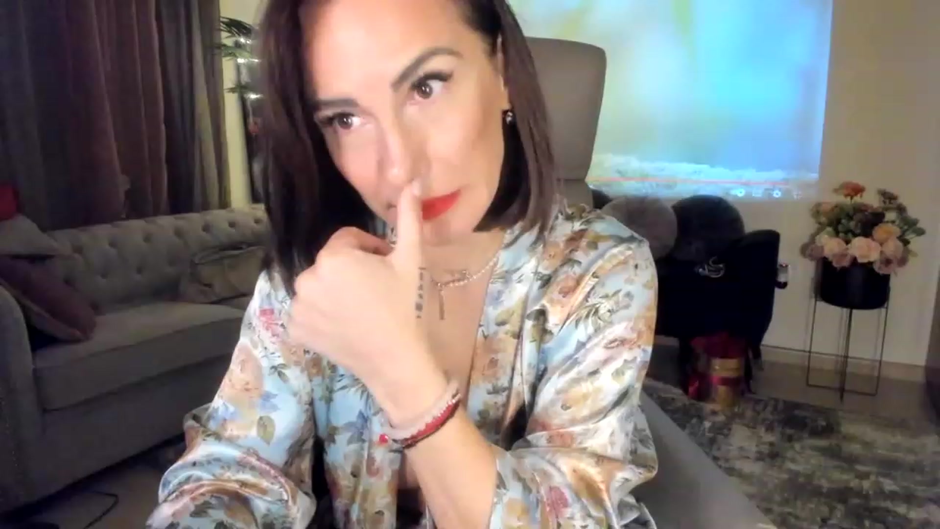 Gallery image thumbnail from Aarte_miss's myfreecams stream on, 03/30/2023, 22:23 image 3 of 20