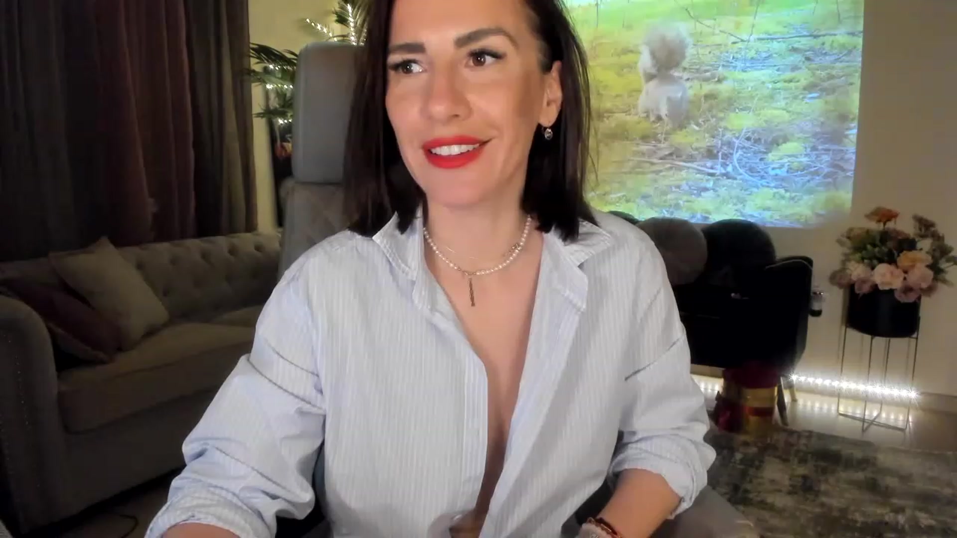 Gallery image thumbnail from Aarte_miss's myfreecams stream on, 04/01/2023, 20:58 image 13 of 20