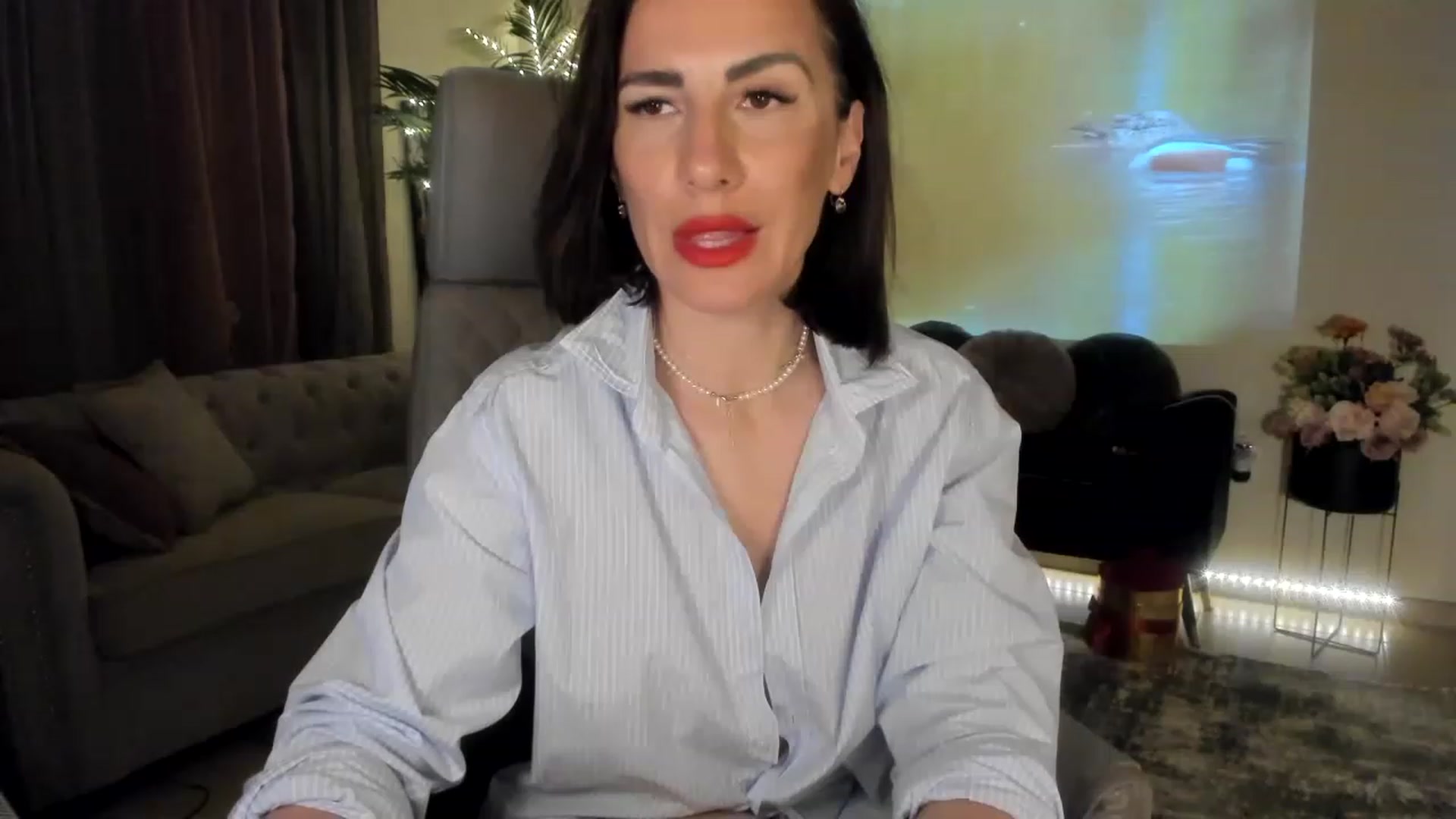 Gallery image thumbnail from Aarte_miss's myfreecams stream on, 04/01/2023, 20:58 image 11 of 20