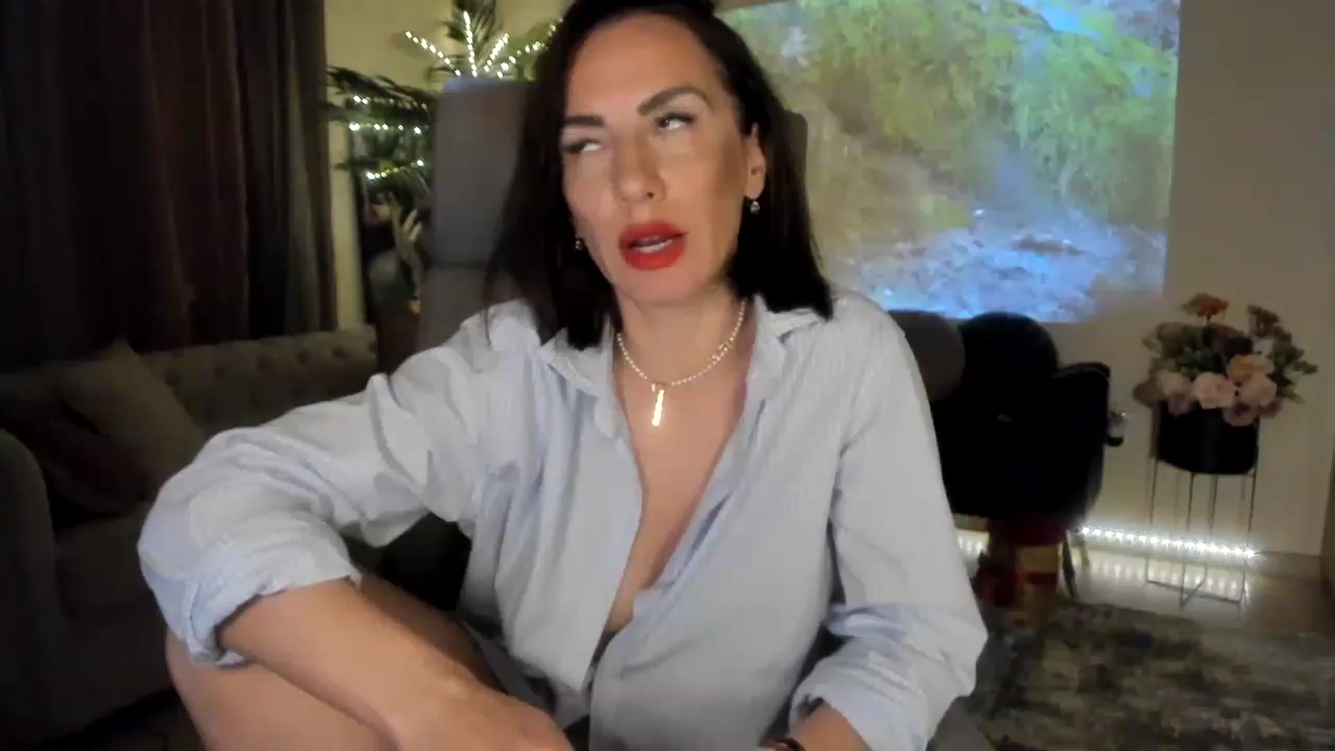 Gallery image thumbnail from Aarte_miss's myfreecams stream on, 04/01/2023, 20:58 image 19 of 20