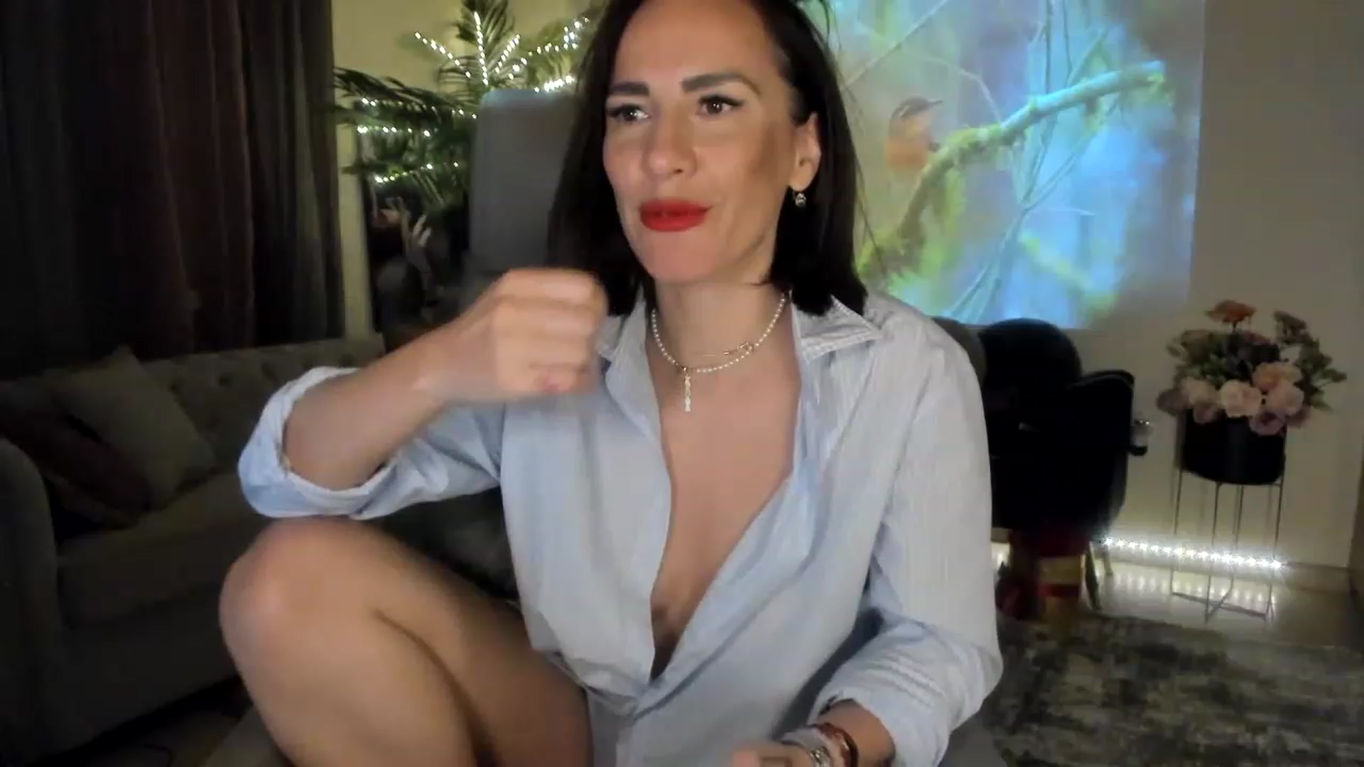 Gallery image thumbnail from Aarte_miss's myfreecams stream on, 04/01/2023, 20:58 image 18 of 20