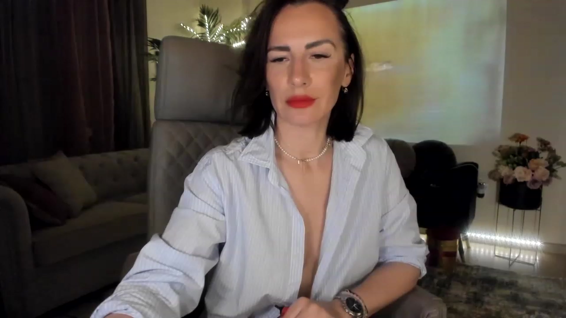 Gallery image thumbnail from Aarte_miss's myfreecams stream on, 04/01/2023, 20:58 image 1 of 20