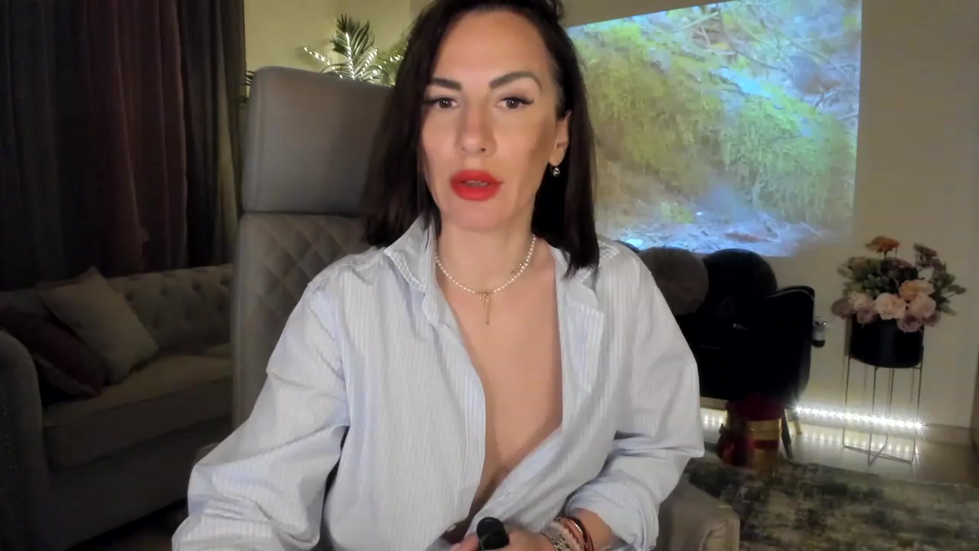 Gallery image thumbnail from Aarte_miss's myfreecams stream on, 04/01/2023, 21:12 image 14 of 20