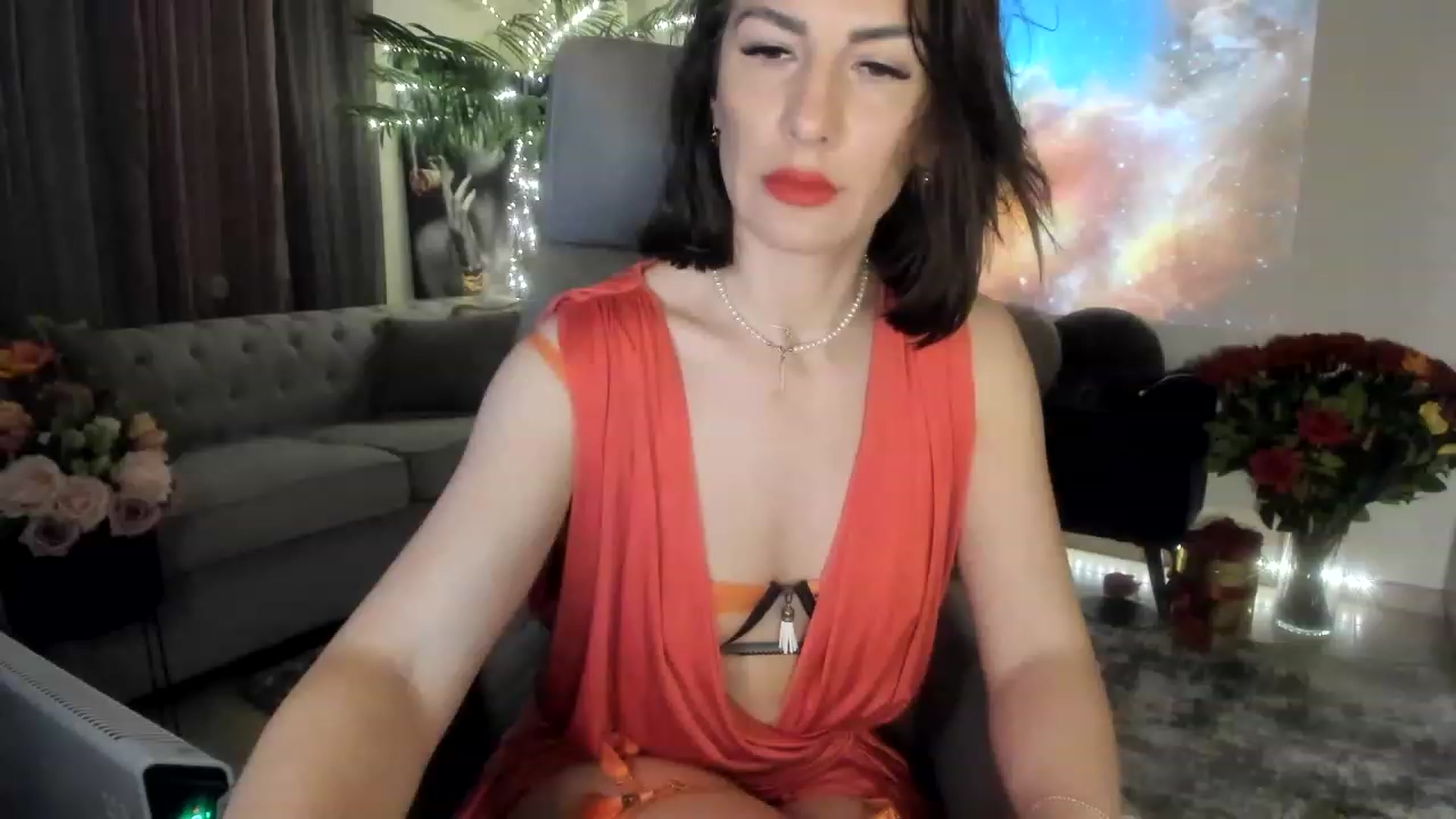 Gallery image thumbnail from Aarte_miss's myfreecams stream on, 04/08/2023, 21:12 image 12 of 20