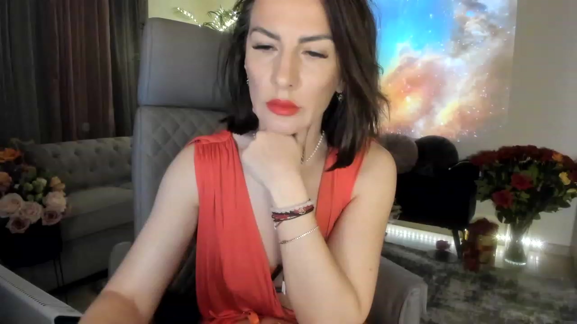 Gallery image thumbnail from Aarte_miss's myfreecams stream on, 04/08/2023, 21:12 image 6 of 20